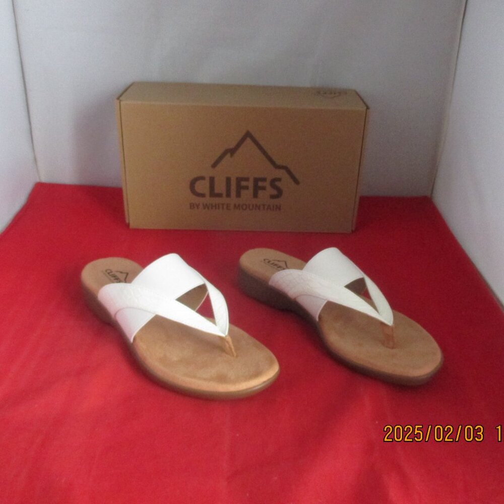 Cliffs by White Mountain Bumble Thong Sandal $49 - US Size 7 1/2 - White - 1155 - Picture 5 of 11